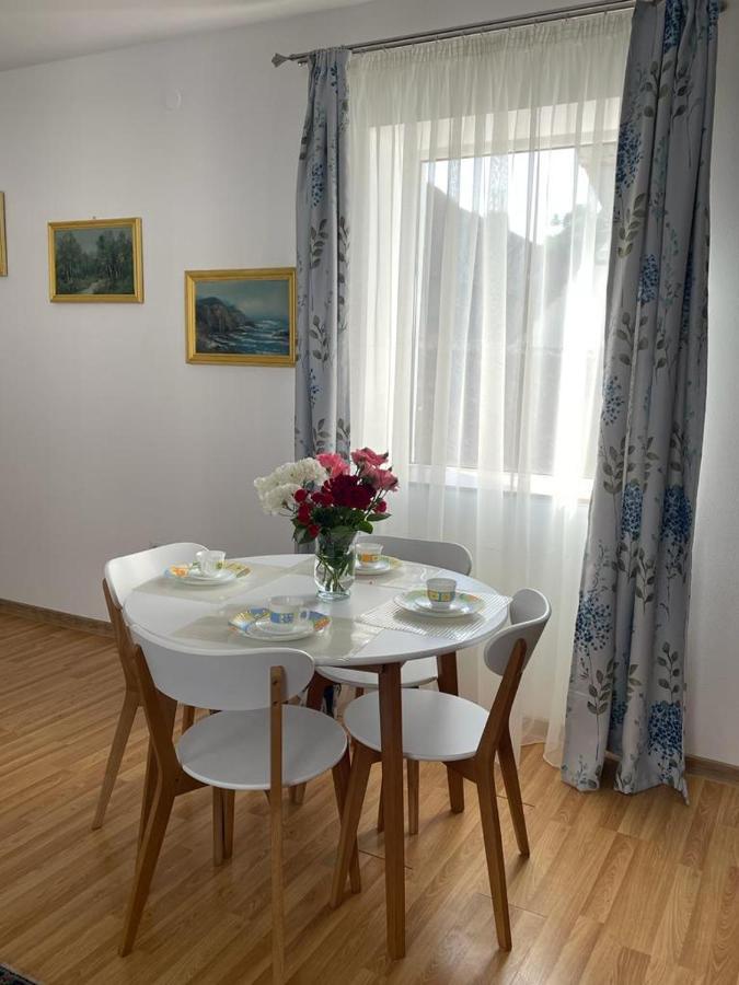 Easy Living Apartments - Old Town Brasov Ngoại thất bức ảnh