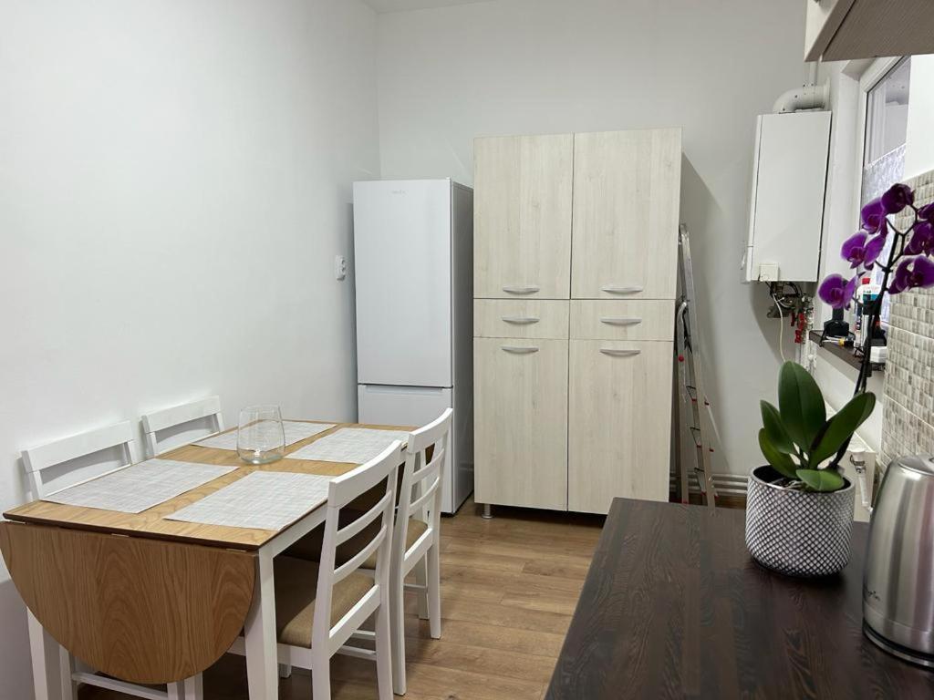 Easy Living Apartments - Old Town Brasov Ngoại thất bức ảnh