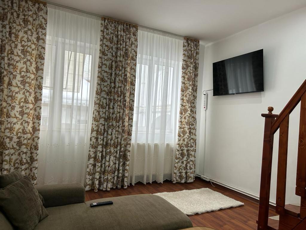 Easy Living Apartments - Old Town Brasov Ngoại thất bức ảnh